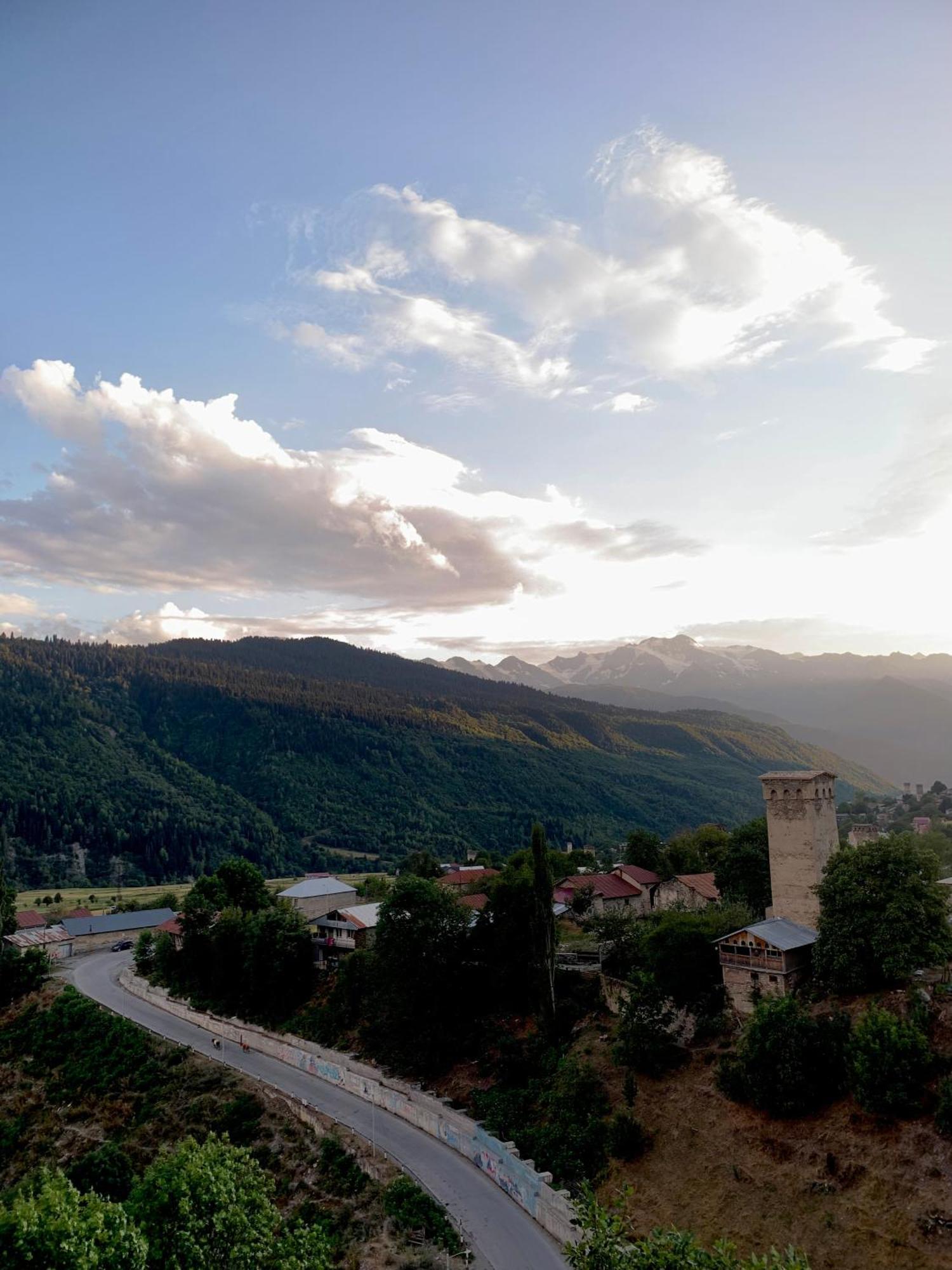 River Side Svaneti Mestia Buitenkant foto